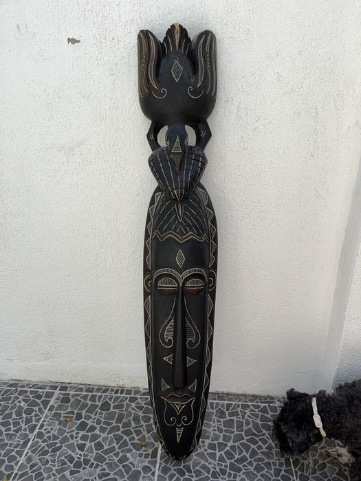 Mascara africana em madeira