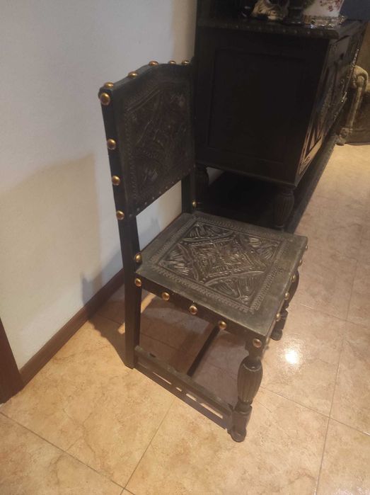 Conjunto mesa extensível e 8 cadeiras antigas