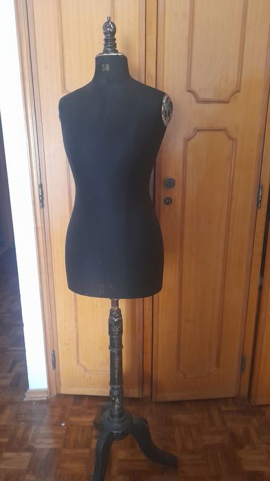 A venda manequim usado em bom estado.