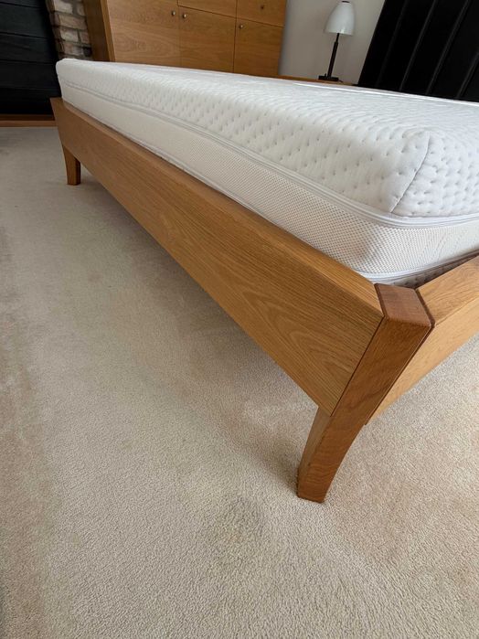 Dębowe meble do SYPIALNI