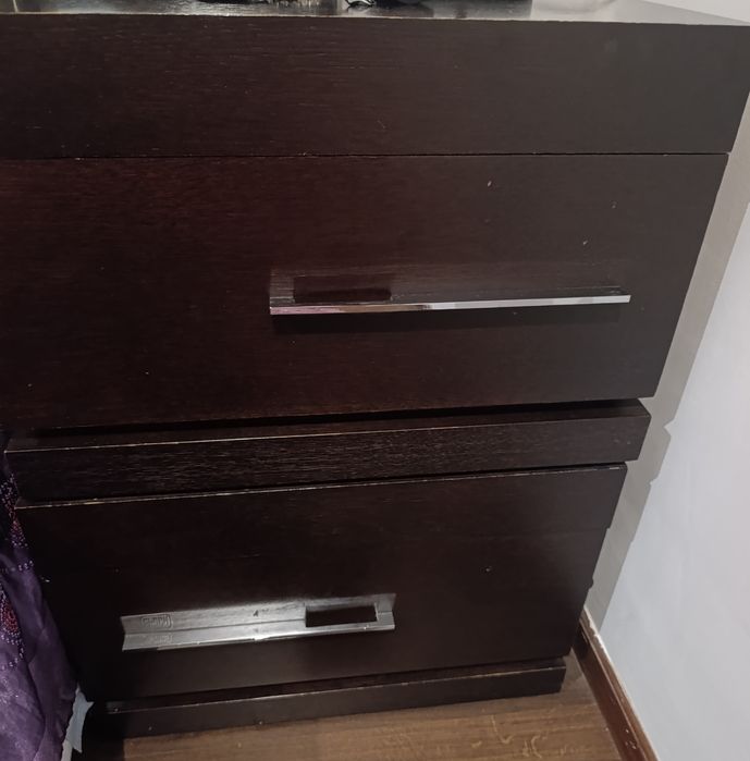 Cama de casal +mesinhas de cabeceira