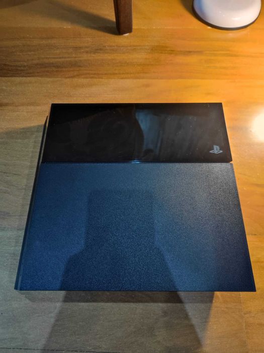 Playstation4 PS4 + Comando * 4 Jogos + Caixa e cabo