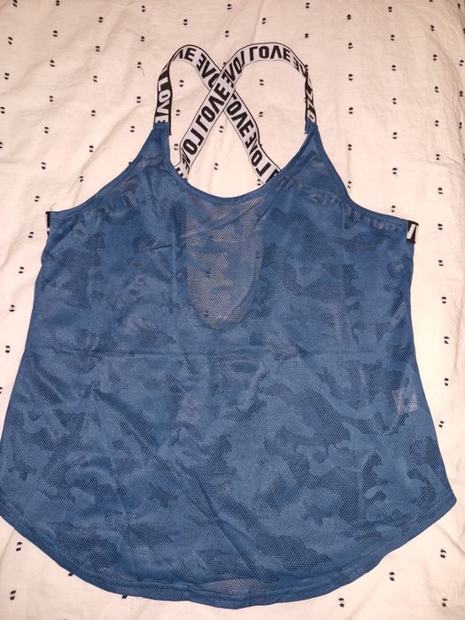 Спортивна жіноча майка