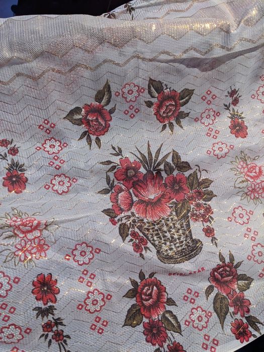 Занавески тюль белая с красным с золотой нитью