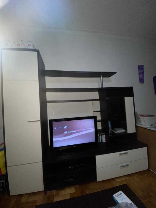 Móvel de sala em bom estado.