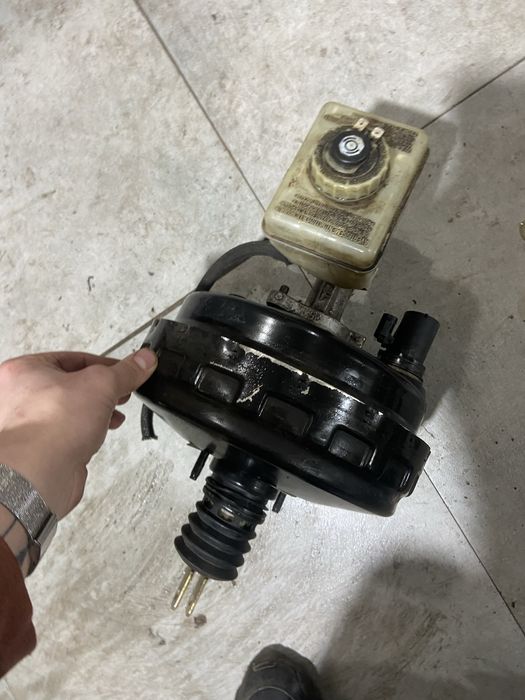 Вакуумник тормозов  разом з циліндром Мерседес МЛ 163