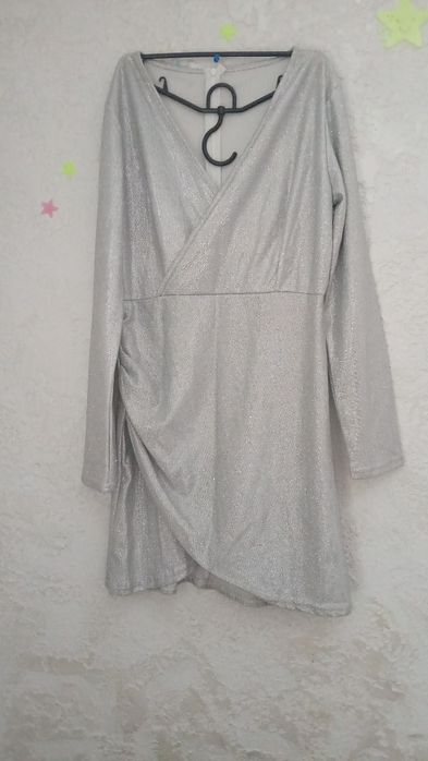 Сукня майже нова, була одягнена декілька разів, для примірки.Розмір:М