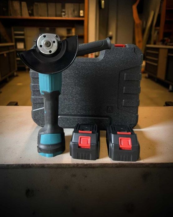 Потужна акумуляторна болгарка з двома батареями в чемоданчику