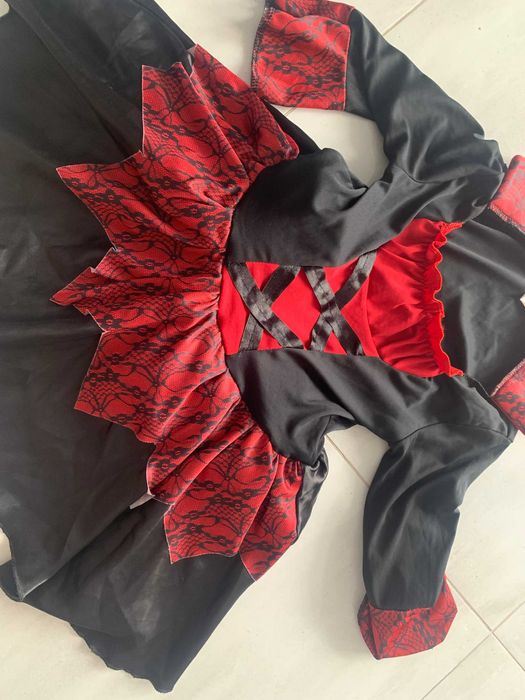 sukienka halloween wampirzyca na ok128-134cm