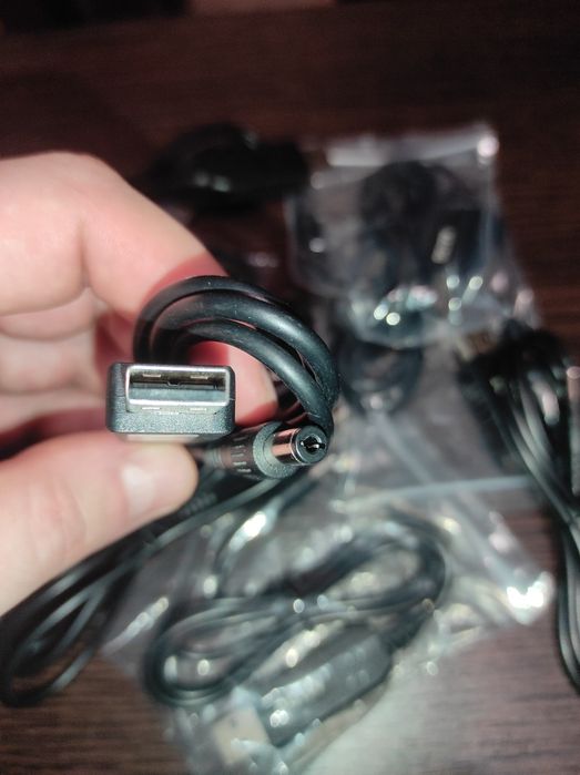Кабель USB OUTPUT DC- 12 V • 9 V. Для роутера и интернета.