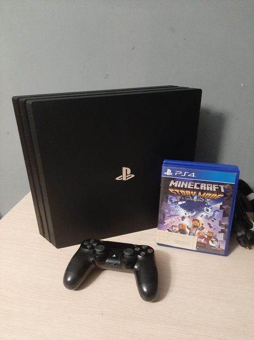 Sprzedam Playstation PS4 Pro 1TB z akcesoriami OKAZJA