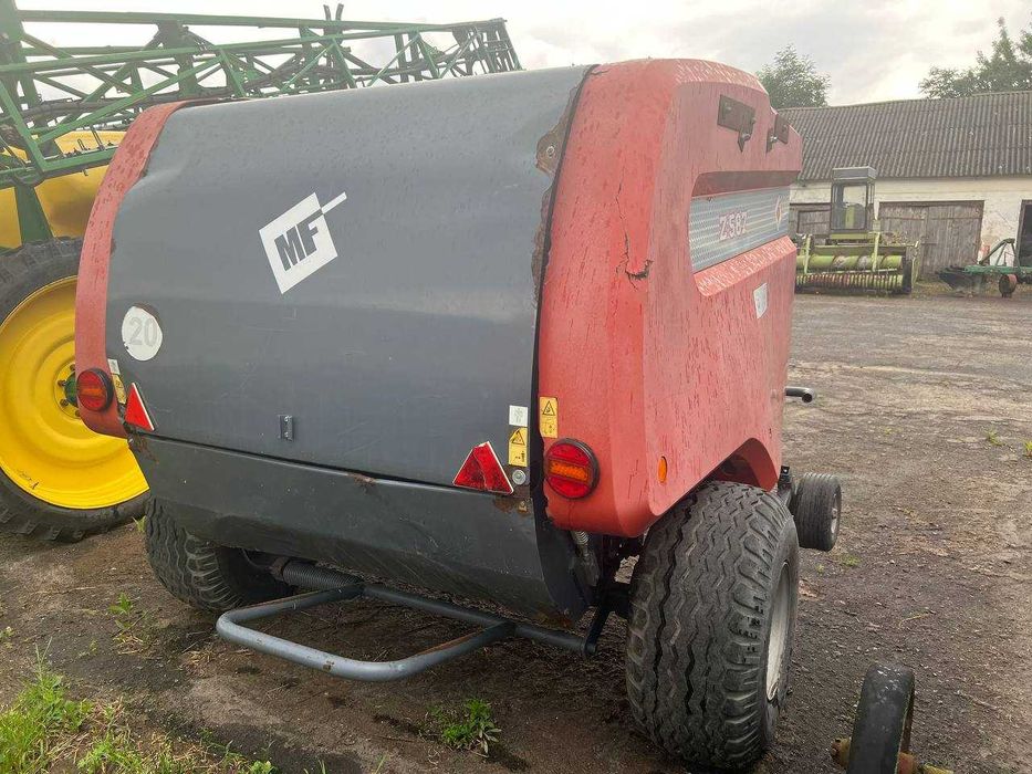 Прес-підбирач рулонний Metal Fach Z587