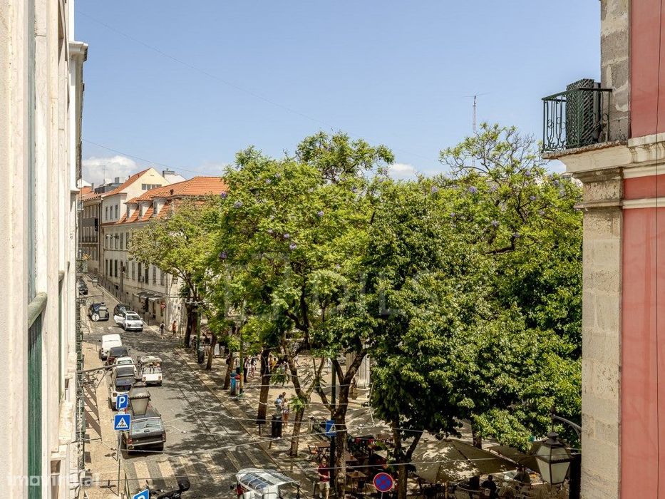 Apartamento T1 com estacionamento no Largo do Carmo