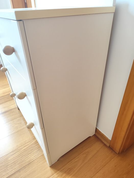 Cómoda branca IKEA