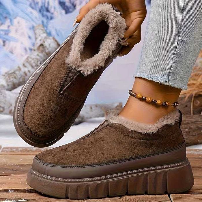 Damskie krótkie buty są modne i wygodne dla kobiet.