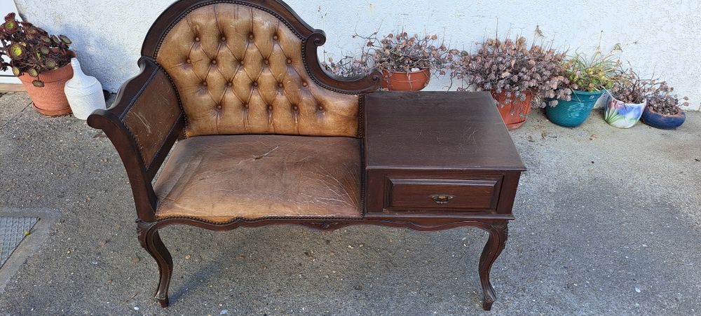 Vários móveis antigos