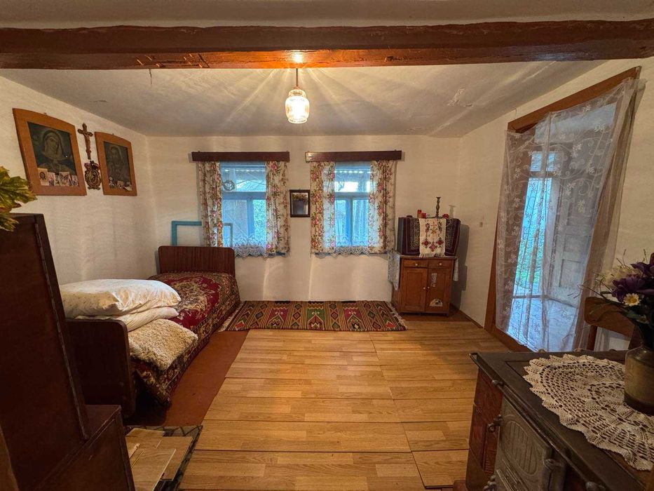 Продаж половини будинку з ділянкою в с. Довге, Дрогобицький р-н!