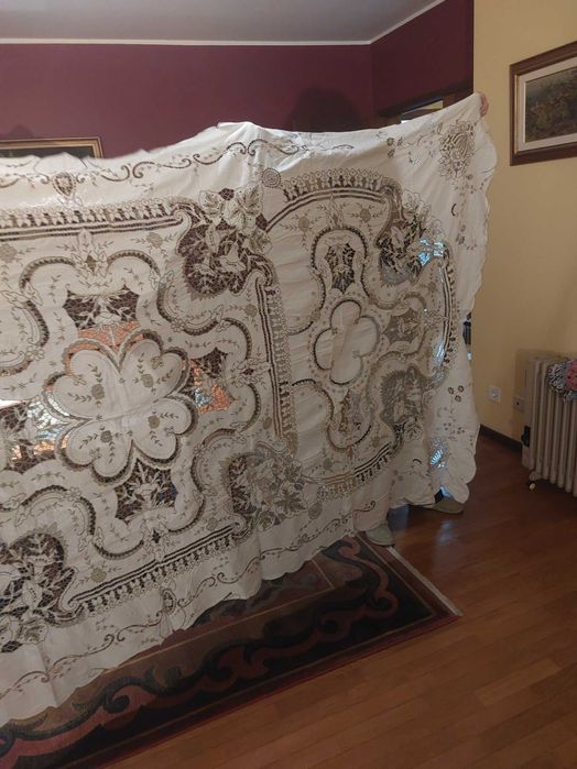 Toalha de mesa de jantar em bordado da Madeira