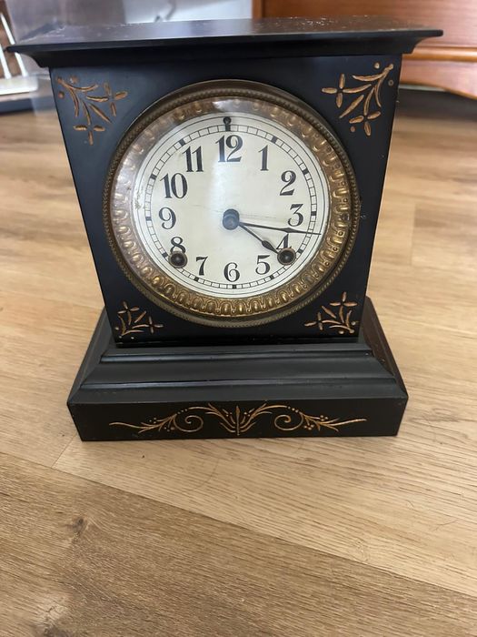 Relógio antigo em ferro