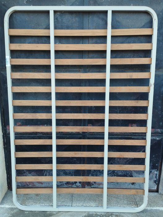 Estrado para cama de casal, usado em bom estado