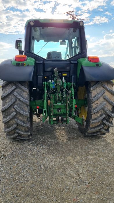 Ciagnik John Deere Model 6530