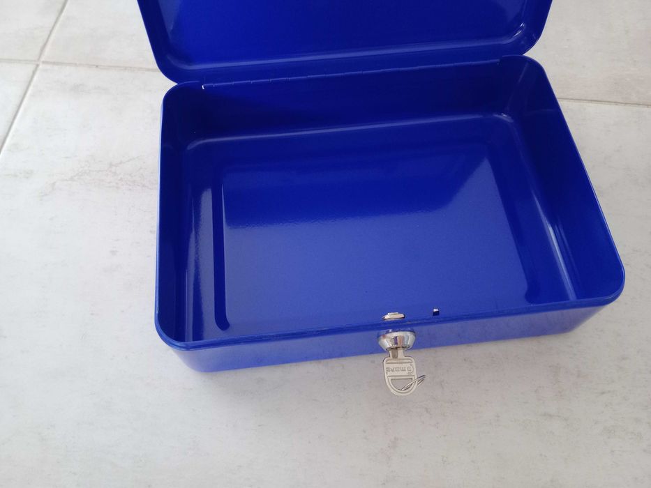 Caixa de metal azul