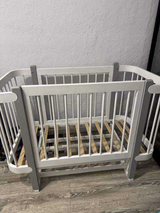 Дитяче ліжечко з маятником + матрац + постіль+подушка,ковдра