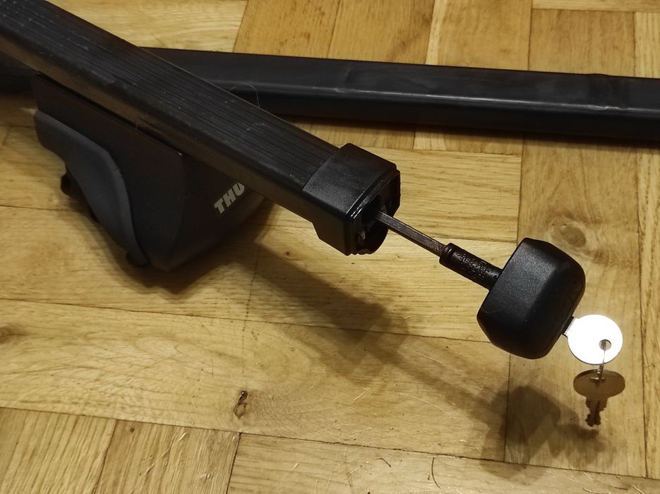 Bagażnik dachowy THULE, belki na relingi