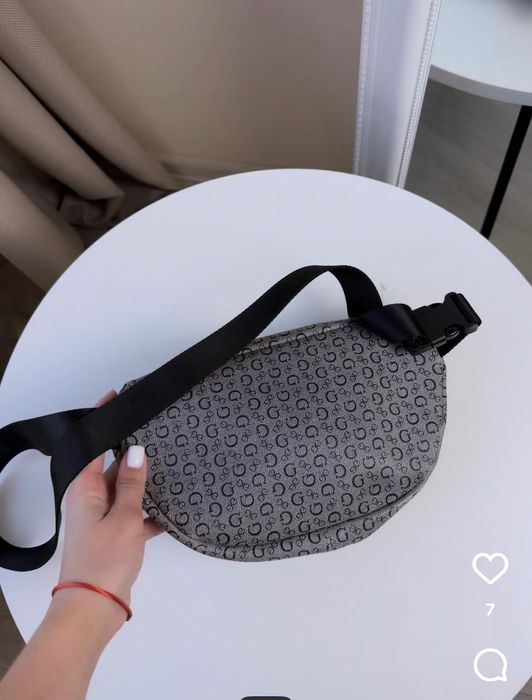 Сумка GUESS стан ідеальний