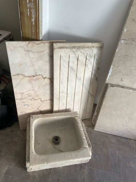 Lava-Louça com bancada antigo em marmore maciço