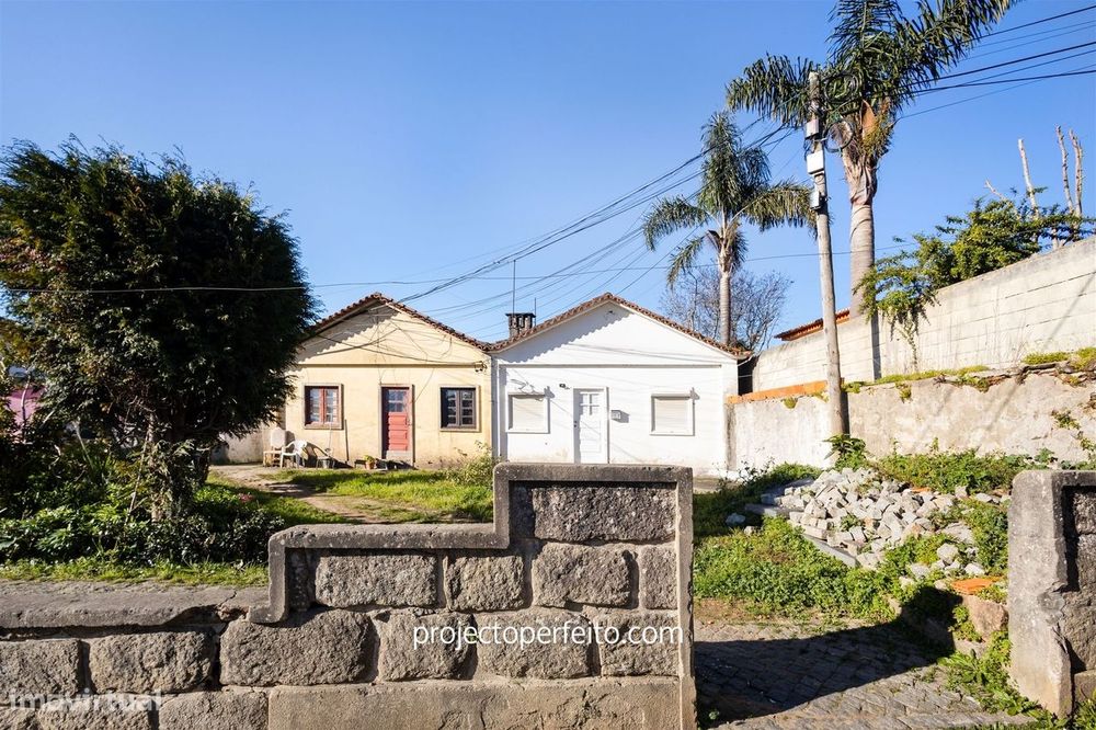 Conjunto de 10 casas para venda em Silvalde, à entrada da cidade de Es