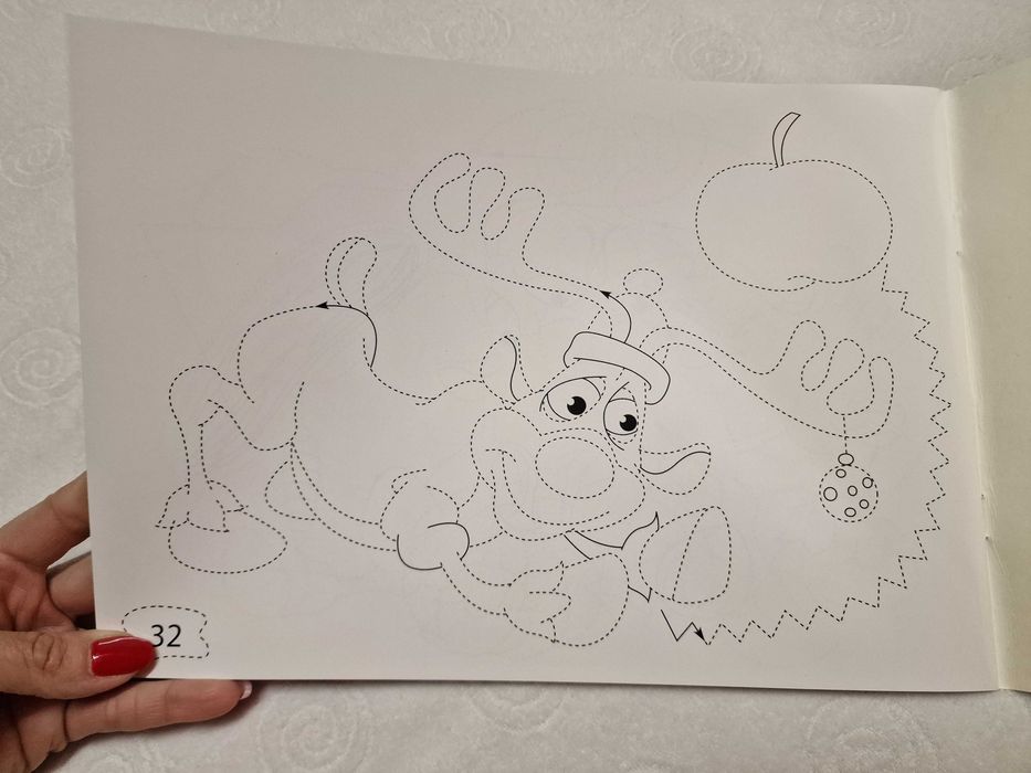 Książeczka do ćwiczeń grafomotorycznych "Rysuj z reniferem"