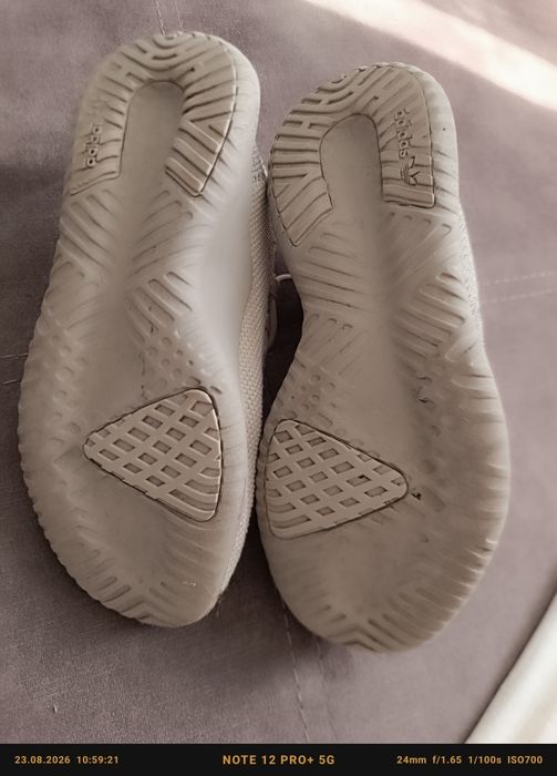 Кросівки для дівчинки adidas
