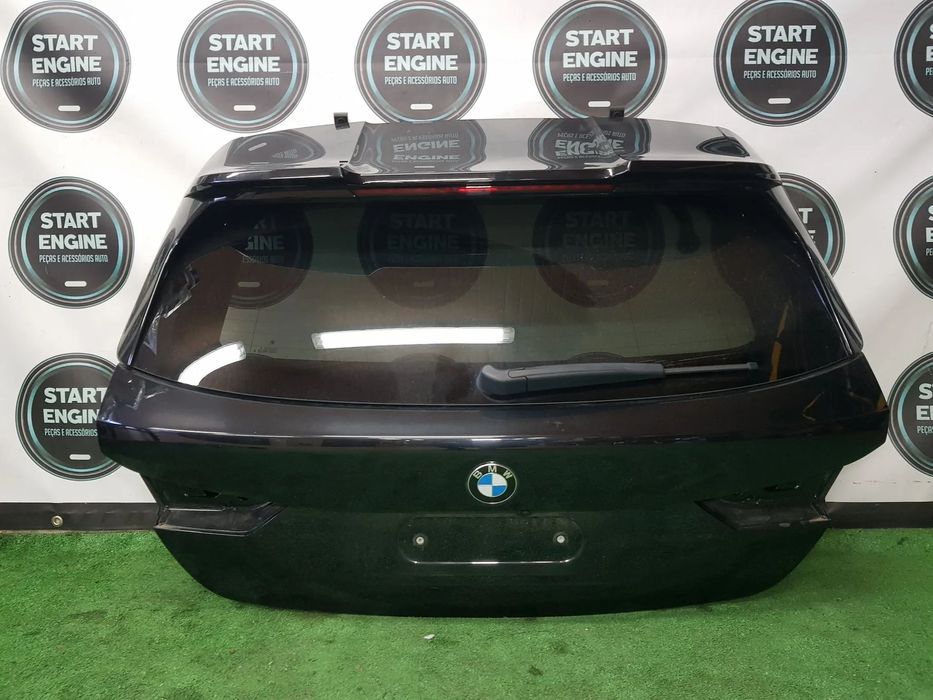Tampa da mala BMW serie 1 F40 2020-2024
