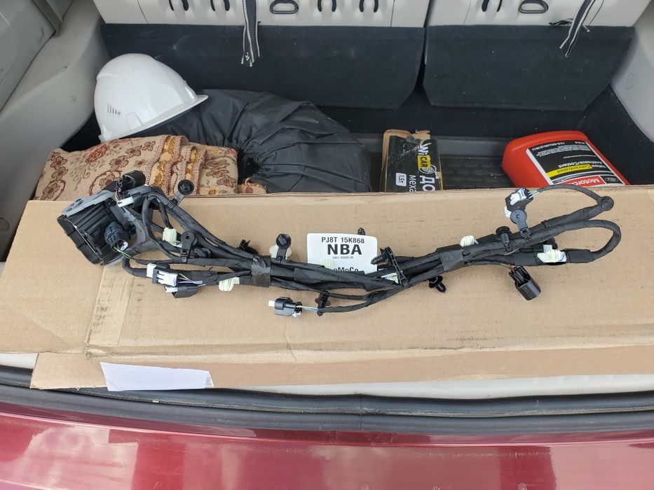 Деталі бампера Mach-E.Петлі.