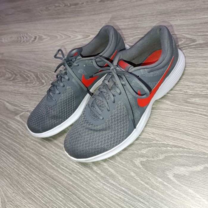 Кросівки Nike Revolution 4 Gray
Розмір 44 (29см по устільці)