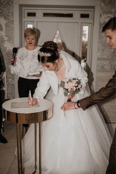 Продаю ніжну весільну сукню