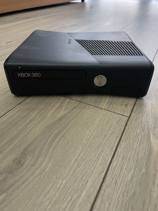 Ігрова консоль xbox 360 з 2 геймпадами