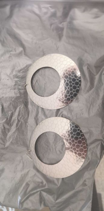 Brincos, Fios pregadeiras