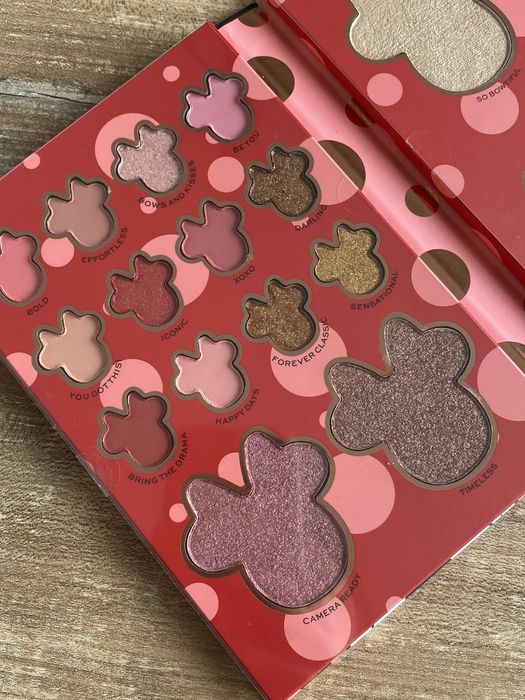 Nowa paleta cieni do powiek makeup revolution myszka minnie