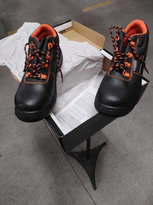 Botas para trabalho com Biqueira de Aço em Pele Preto
