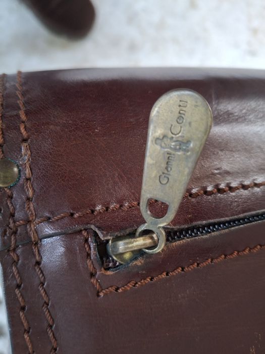 Шкіряний портфель.