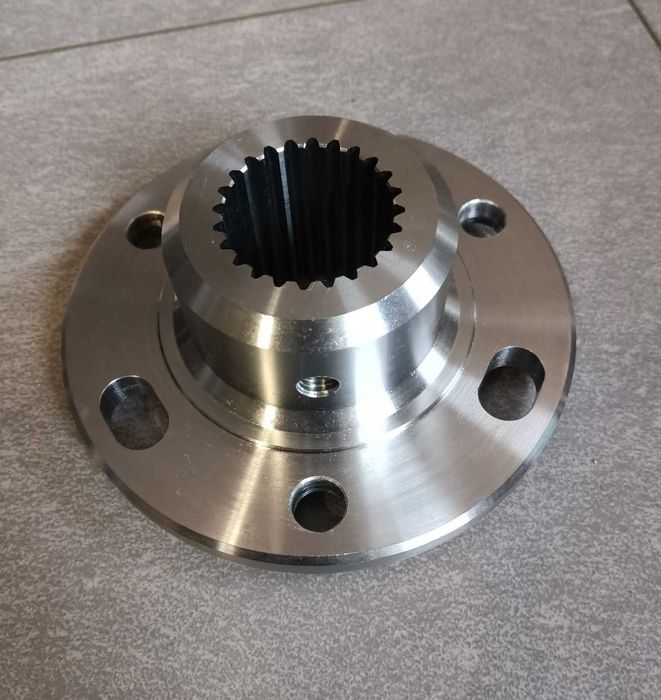 Piasta przekładni przyczepy samozbierającej STRAUTMANN (krótsza)