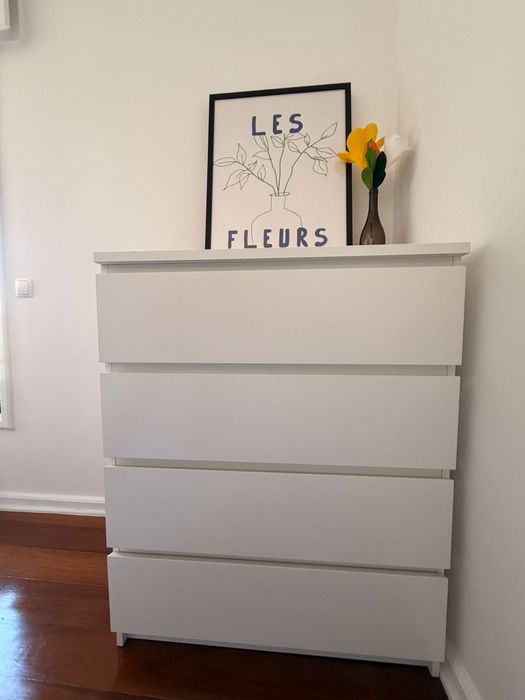Cómoda branca Ikea