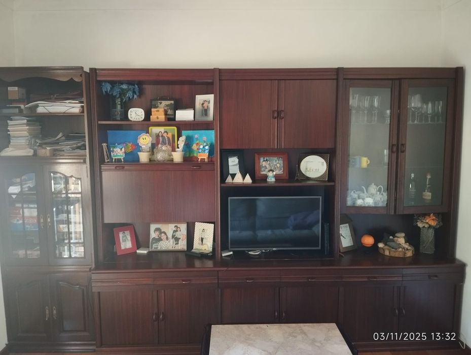 Movel de sala em madeira maciça