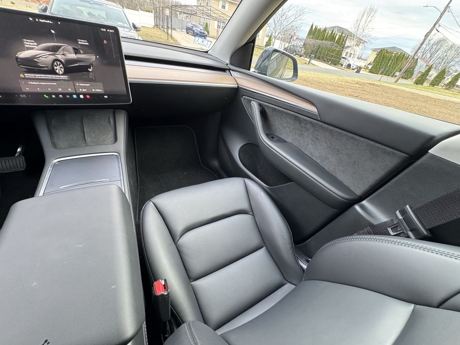 Автомобиль 2023 Tesla Model Y