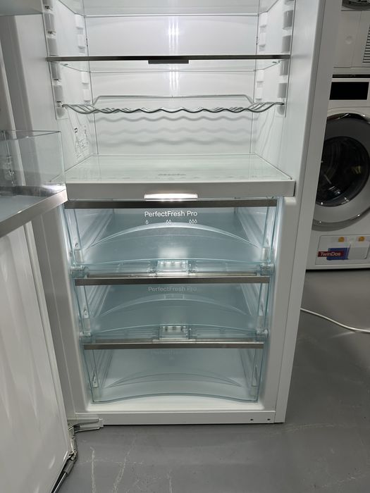 Комплект холодильник + морозилка Miele K 37472 id + FNS 37402 i