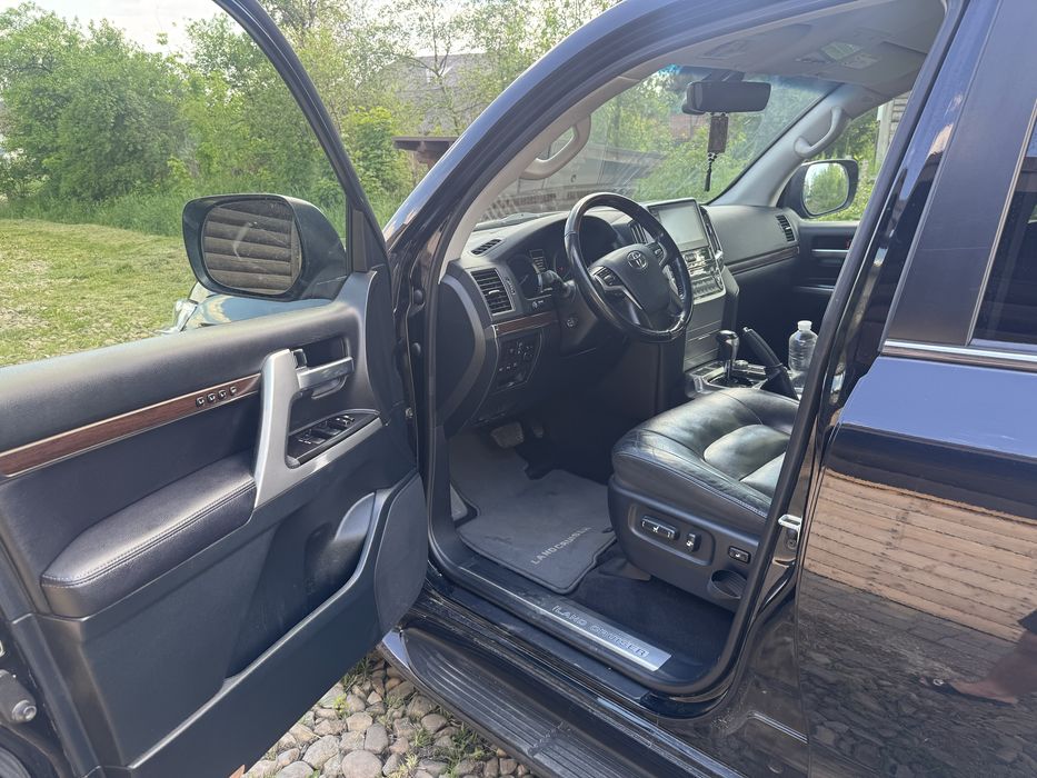 Продам TOYOTA LAND CRUISER 200! Перший власник