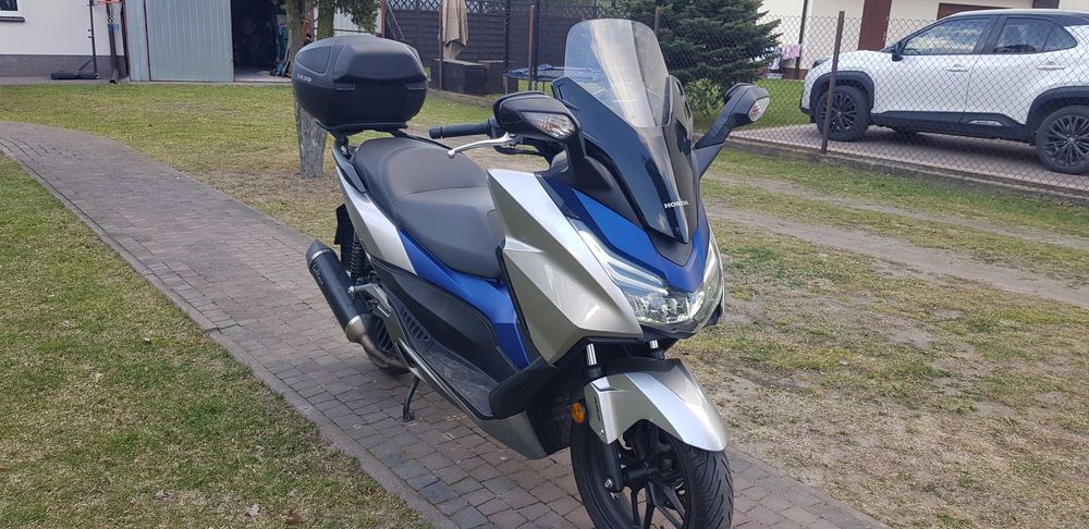 Honda NSS Forza 125 Salon Polska rok 2017 Leovince