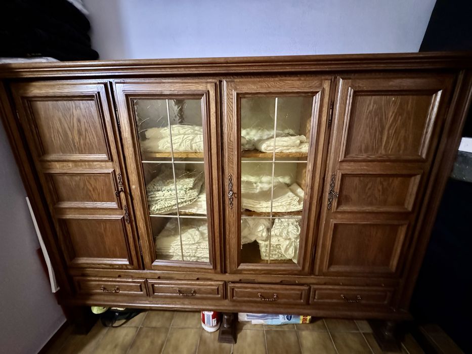 Dębowa duża witryna komoda
